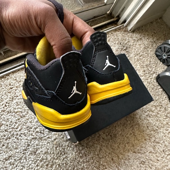 Jordan 4s - Picture 2 of 4